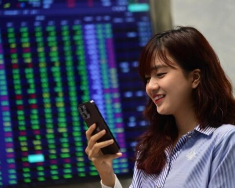Loạt cổ phiếu thăng hoa, VN-Index tăng hơn 27 điểm