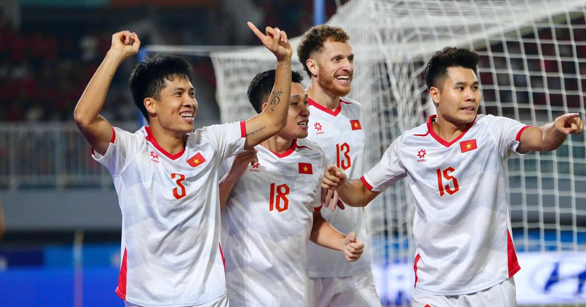 Đội tuyển Việt Nam thắng tưng bừng 3-0 Indonesia trên sân khách, mở toang cánh cửa vào bán kết ASEAN Cup