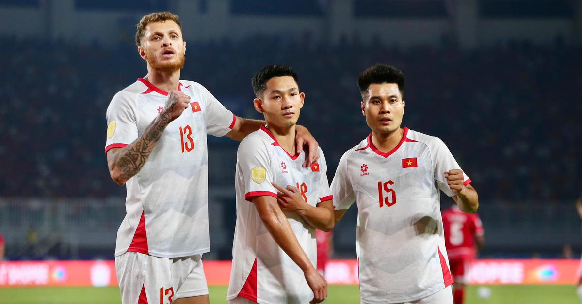 Hai Long gây sốt khi ghi bàn rồi ăn mừng ngạo nghễ, khẳng định vị thế đương kim vô địch trước Indonesia