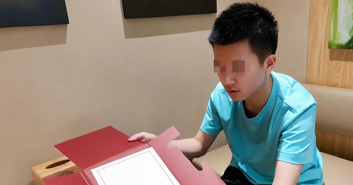 Nam sinh cùng lúc đậu 2 trường ĐH, phụ huynh chưa kịp mừng thì cơ quan tuyển sinh lên tiếng: “Em chưa trúng tuyển trường nào”