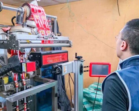 Thái Lan: Một trung tướng chỉ huy cuộc đột kích, tóm gọn đường dây sản xuất bột ngọt và cà phê giả, tịch thu hơn 75.000 sản phẩm sắp bán ra thị trường