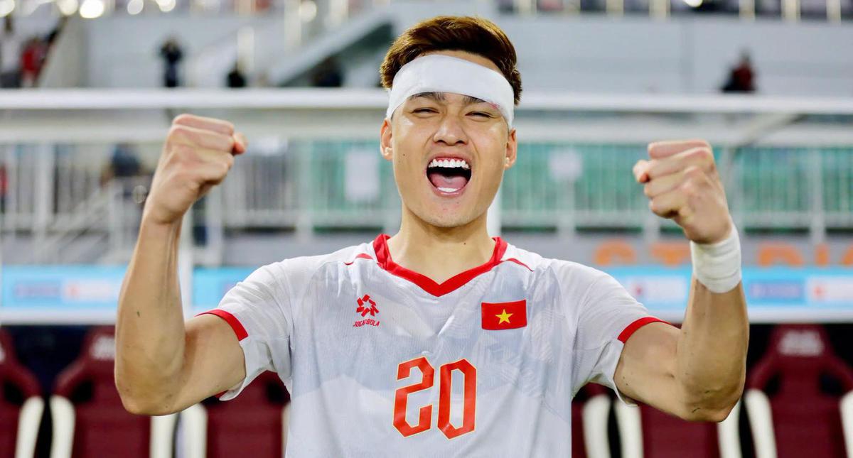 Tình hình mới nhất của Bùi Hoàng Việt Anh sau khi đổ máu vẫn kiên cường thi đấu đánh bại ĐT Indonesia