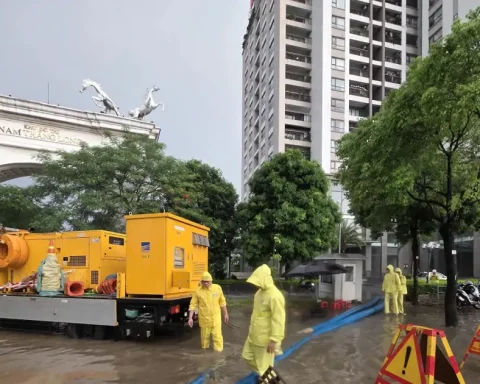 Mưa lớn vượt công suất thiết kế, Hà Nội giải bài toán chống ngập ra sao?