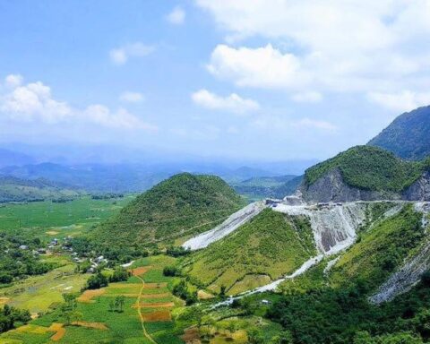 Việt Nam có 1 nơi khí hậu mát mẻ quanh năm, bao quanh là núi đá được Sun Group nhắm tới làm siêu tổ hợp 21.000 tỷ đồng gồm cáp treo, tắm khoáng, khu vui chơi