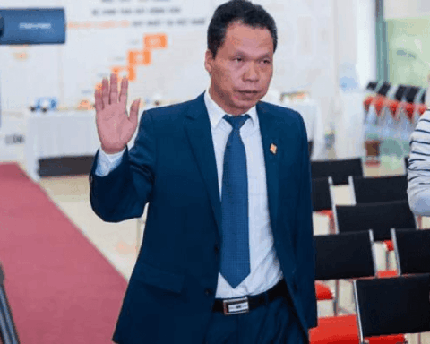 Một chủ tịch giữ lời, mua hết lượng cổ phiếu đã đăng ký