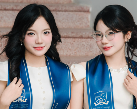 Hai chị em sinh đôi cùng tốt nghiệp Xuất sắc Đại học Ngoại ngữ