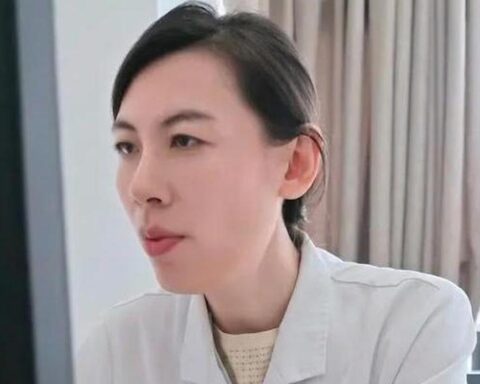 Siêu âm phát hiện thai nhi bị sứt môi, vợ chồng sụp đổ, bác sĩ nói thẳng: “Bí mật hai người giấu nhau đã hại em bé”