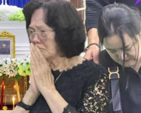 Tang lễ nam ca sĩ 8X được tìm thấy tử vong dưới sống: Mẹ già – bạn gái khóc nghẹn, dàn sao thất thần đến tiễn biệt