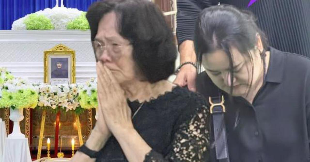 Tang lễ nam ca sĩ 8X được tìm thấy tử vong dưới sống: Mẹ già – bạn gái khóc nghẹn, dàn sao thất thần đến tiễn biệt