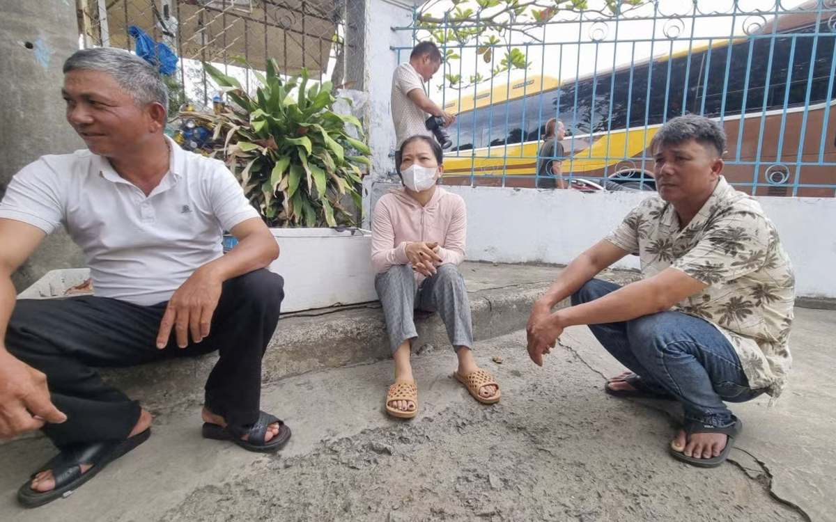 Chuẩn bị hương đèn khấn tìm con trôi giữa biển, người cha ‘đứng tim’ khi nghe con từ cõi chết trở về
