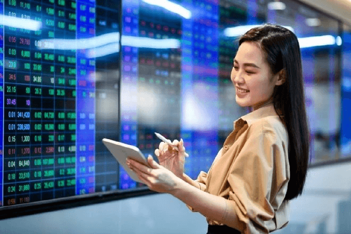 Hai cổ phiếu bất ngờ được tự doanh CTCK “gom” hàng trăm tỷ trong phiên đầu tuần