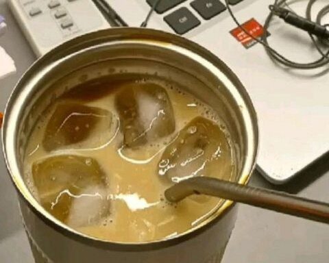 Lời khuyên cho những người thích đựng cà phê trong bình giữ nhiệt
