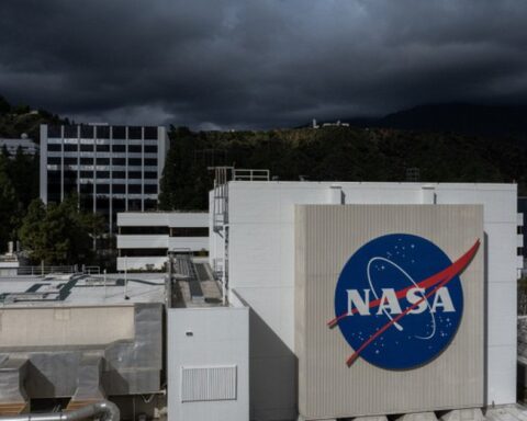 Lan truyền “thuyết âm mưu” hôm nay Trái đất sẽ mất trọng lực 7 giây sau nhật thực: NASA lên tiếng