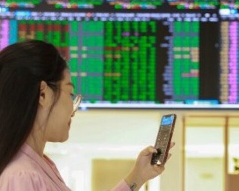 Loạt thông tin tạo lực đỡ cho thị trường chứng khoán trong tháng 8