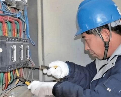 Biệt thự 200m² mở điều hòa cả ngày nhưng tiền điện chỉ 1,1 triệu đồng/tháng, cảnh sát đến kiểm tra thì phát hiện cảnh tượng khó tin