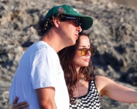 Bond girl Ana de Armas chia tay Tom Cruise