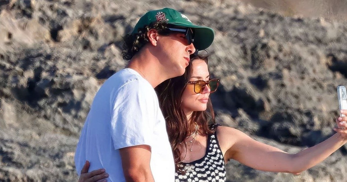 Bond girl Ana de Armas chia tay Tom Cruise
