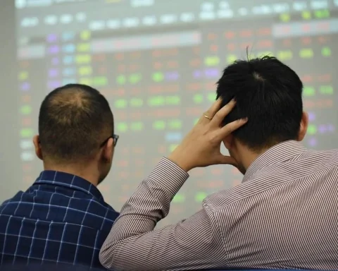 Lực bán ‘dội’ mạnh cuối phiên, VN-Index lại rời xa 1.800 điểm