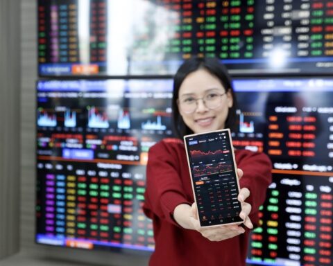 Chứng khoán phái sinh ngày 11/8: VN30-Index rung lắc, hợp đồng tương lai tháng 8 giữ chênh lệch dương