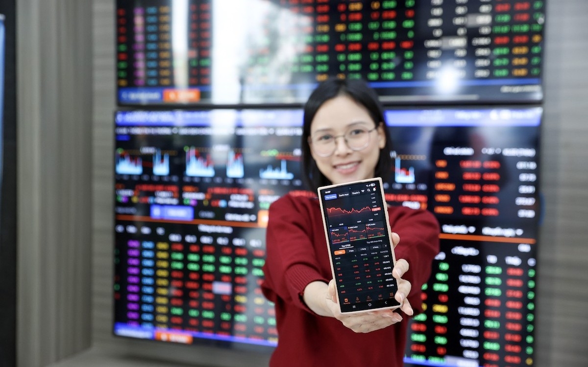 Chứng khoán phái sinh ngày 11/8: VN30-Index rung lắc, hợp đồng tương lai tháng 8 giữ chênh lệch dương