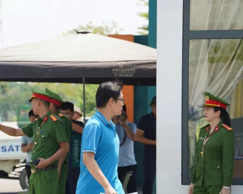 Thí sinh chuyên Tuyên Quang bắt đầu thi lại, đề Văn thế nào?