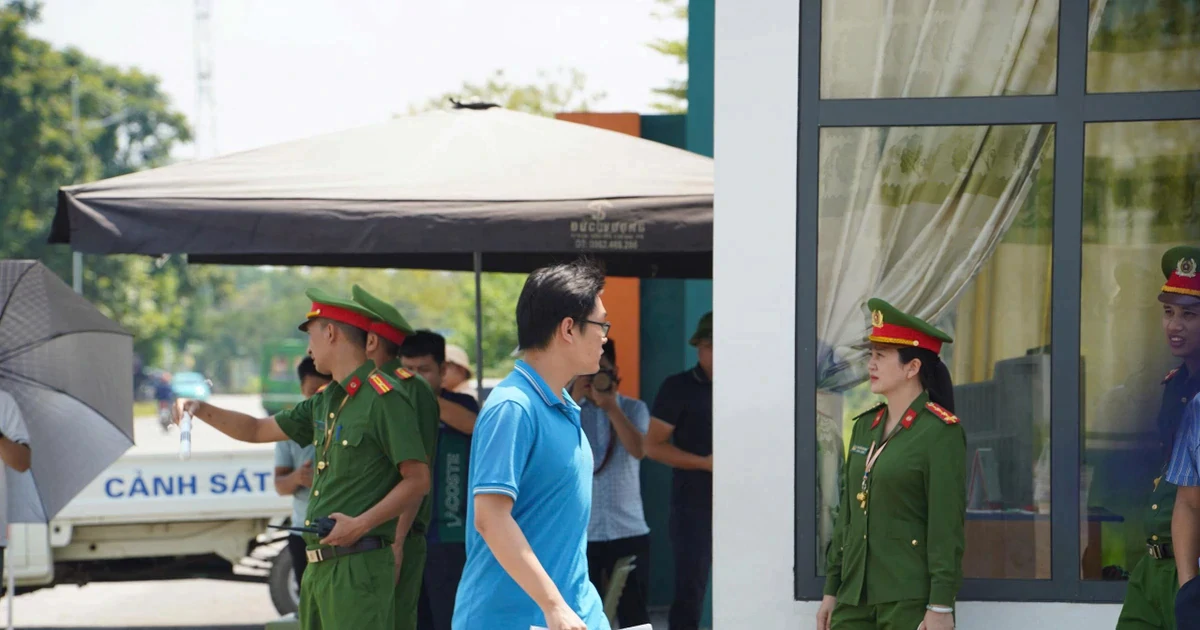 Thí sinh chuyên Tuyên Quang bắt đầu thi lại, đề Văn thế nào?
