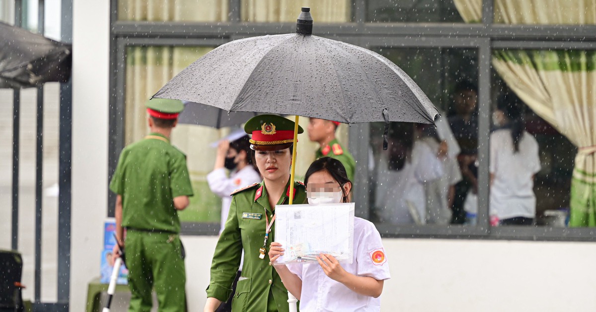 Chiều nay, hơn 300 thí sinh chuyên Tuyên Quang thi lại môn Toán