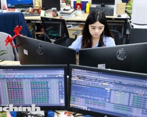 Chứng khoán ngày 13/8: Áp lực bán tăng mạnh, VN-Index lùi về 1.765 điểm