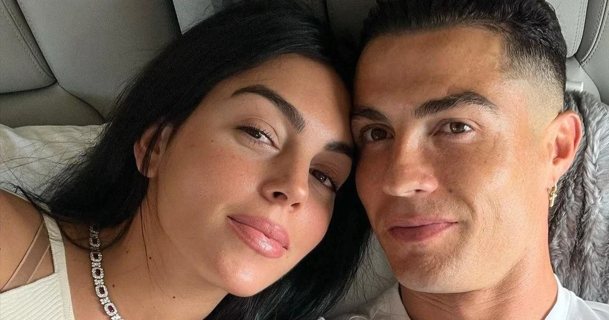 Hợp đồng hôn nhân của Ronaldo với vợ người mẫu