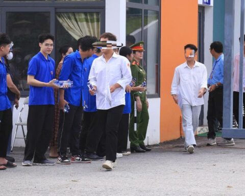 Sáng nay, thí sinh Chuyên Tuyên Quang làm nốt bài thi tốt nghiệp