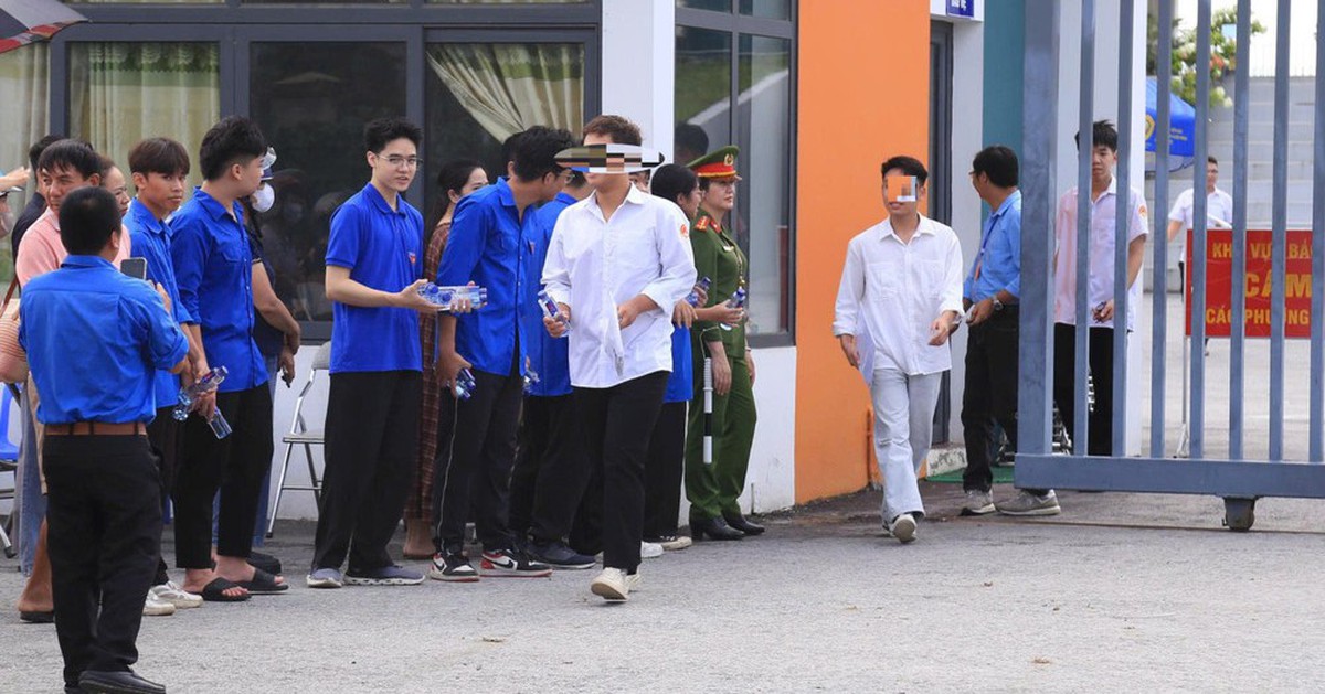 Sáng nay, thí sinh Chuyên Tuyên Quang làm nốt bài thi tốt nghiệp