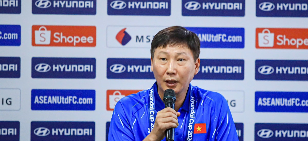 Tất tần tật họp báo ASEAN Cup: HLV Kim Sang-sik “đọc vị” Malaysia, nói 1 điều đủ thấy sự tự tin của ĐT Việt Nam