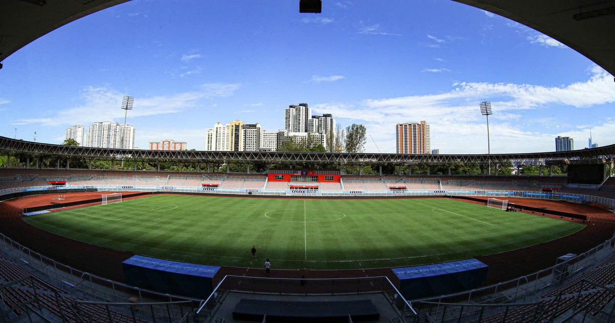 Cận cảnh “chảo lửa” Kuala Lumpur diễn ra trận ĐT Malaysia vs Việt Nam: Mặt cỏ lá gừng khiến Xuân Son còn ngao ngán