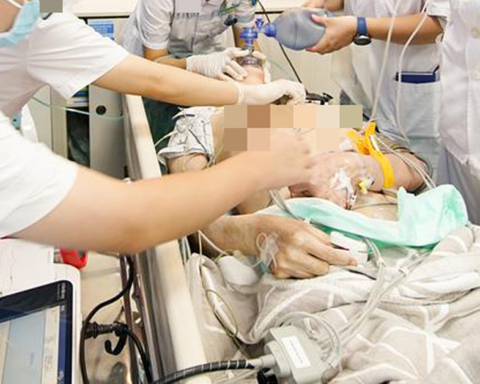 Người đàn ông 50 tuổi tử vong vì đột quỵ, bác sĩ nhắc: 5 việc tuyệt đối không làm ban đêm