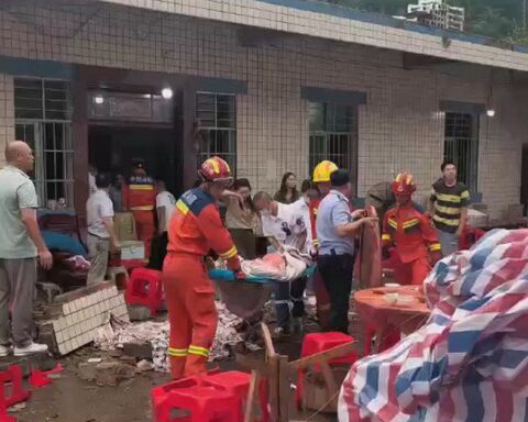 Tiệc mừng con đỗ đại học bỗng biến thành thảm kịch: Bức tường bất ngờ đổ sập, 5 người thiệt mạng, 17 người bị thương
