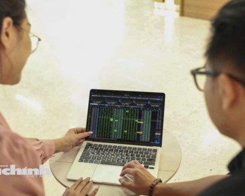 Chứng khoán ngày 17/8: VN-Index dần cân bằng sau nhịp điều chỉnh mạnh