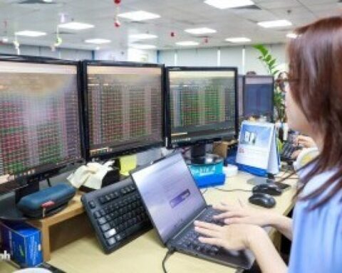 Dòng vốn ETF Việt Nam cải thiện sau 7 tháng đầu năm
