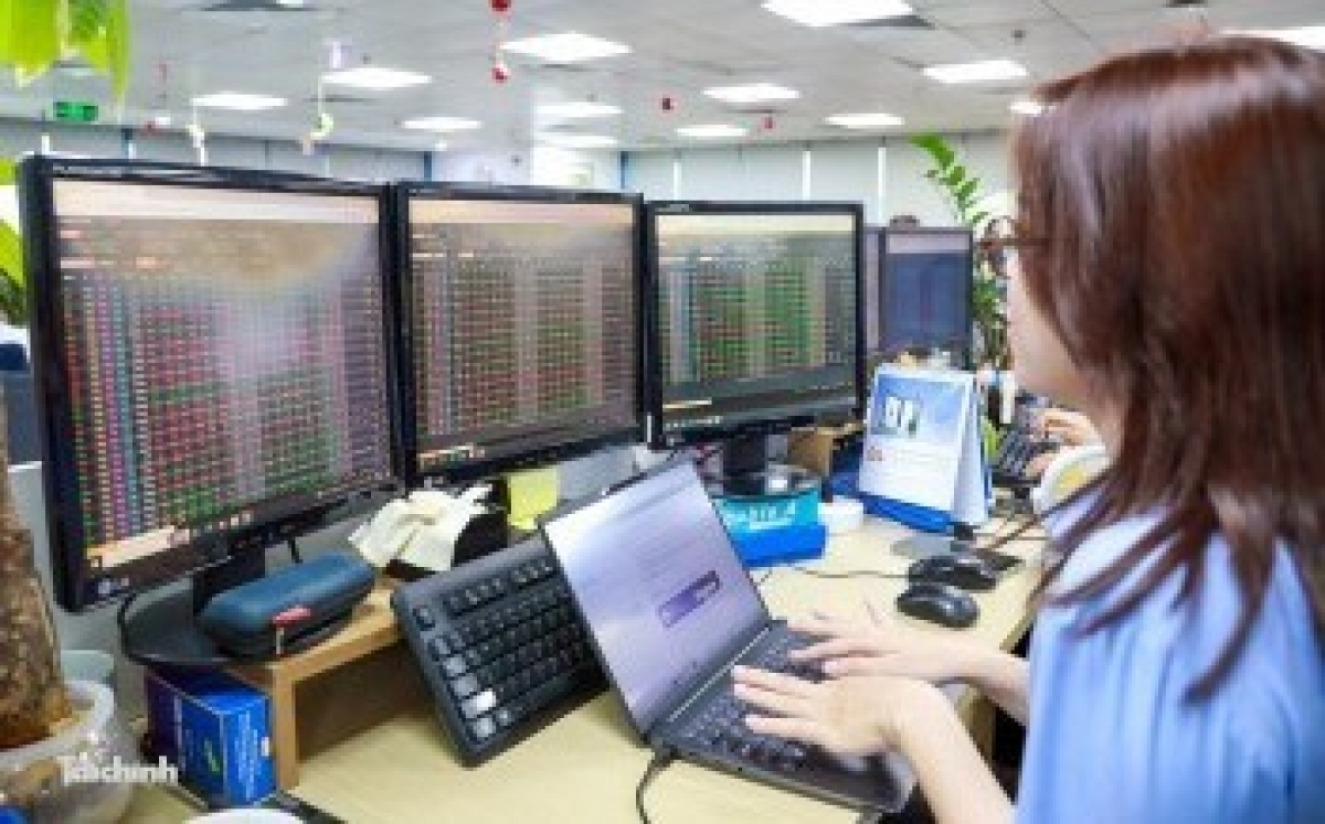 Dòng vốn ETF Việt Nam cải thiện sau 7 tháng đầu năm