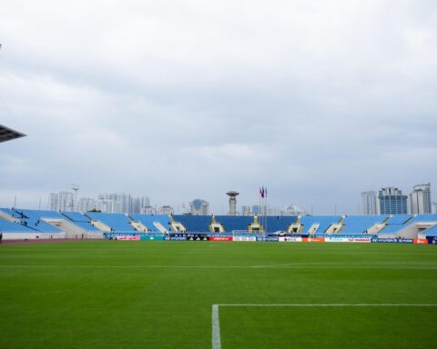 Cận cảnh mặt cỏ sân Mỹ Đình xanh mướt, cực đẹp trước trận ĐT Việt Nam vs Malaysia tranh vé vào chung kết ASEAN Cup