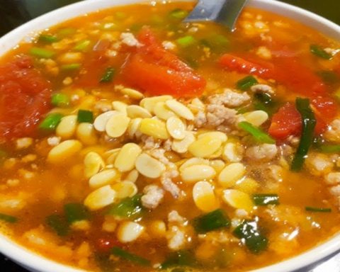 Các bác sĩ cảnh báo: 4 loại thực phẩm ăn nhiều sẽ “nuôi nấm mốc” trong đường ruột