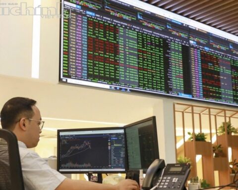Chứng khoán ngày 18/8: VN-Index lấy lại sắc xanh, dòng tiền vẫn thận trọng
