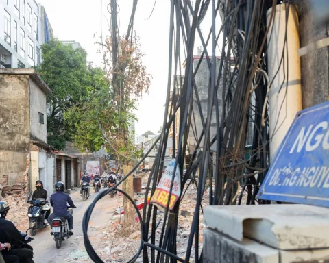 Hà Nội: Chạy đua thông tuyến ngõ ‘đau khổ’ 381 Nguyễn Khang