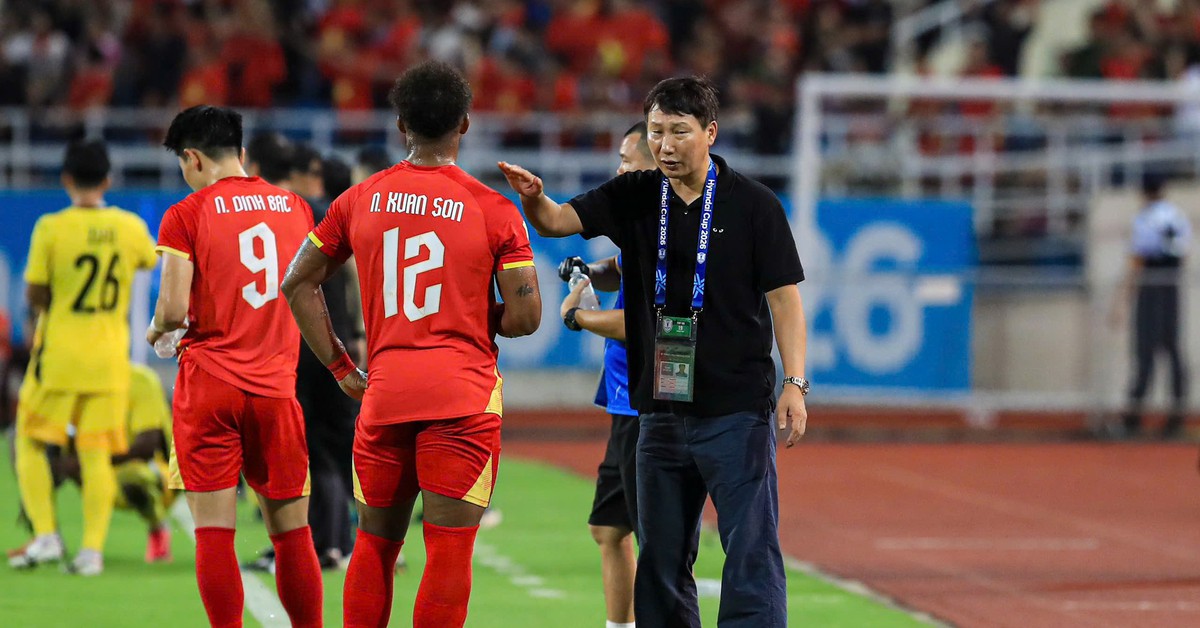 Báo chí Hàn Quốc nức nở khen ĐT Việt Nam: “Xuân Son là thần khí trong phép thuật của HLV Kim Sang-sik”
