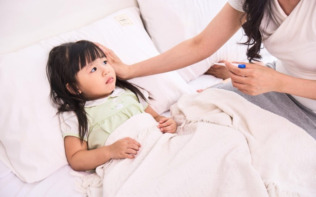 Viêm mũi họng ở trẻ mùa tựu trường: Cha mẹ cần làm gì để phòng bệnh?