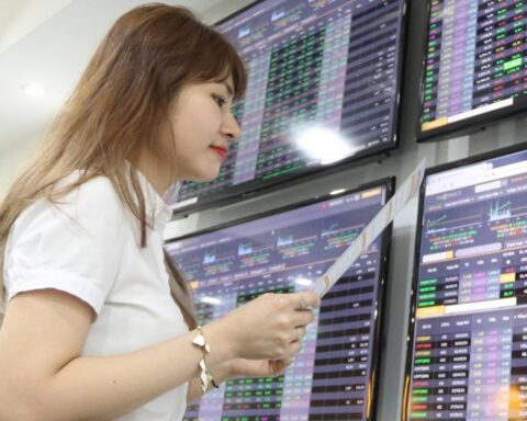 Chứng khoán phái sinh ngày 18/8: Dòng tiền chuyển dần sang hợp đồng tháng 9