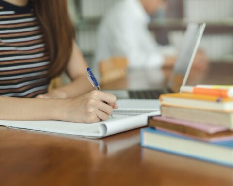 Sinh viên Việt Nam được miễn phí 1 năm dịch vụ sau