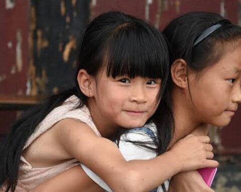 Dạy con: Đừng bao giờ giúp anh chị em 3 việc này, dù mối quan hệ có tốt đến đâu cũng không nên