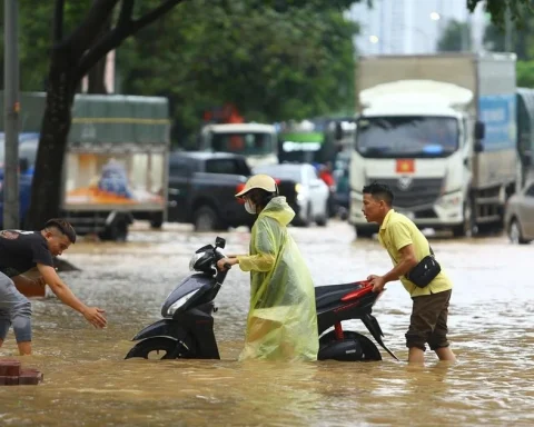 Hà Nội chuẩn bị kịch bản ‘chống tê liệt’ giao thông khi mưa cực đoan