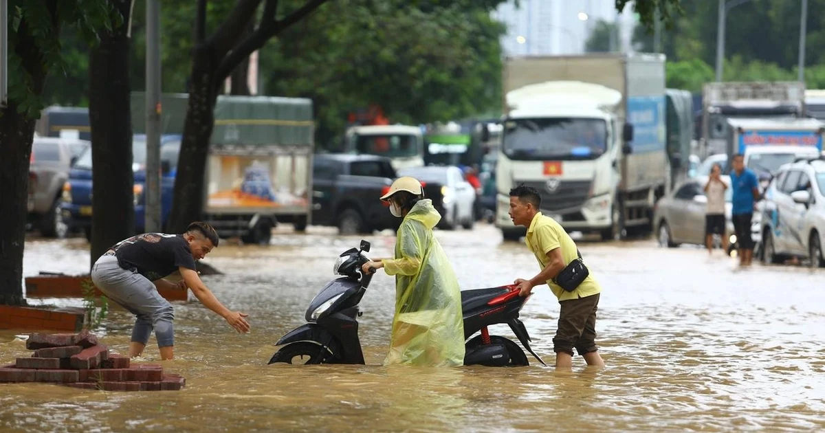 Hà Nội chuẩn bị kịch bản ‘chống tê liệt’ giao thông khi mưa cực đoan