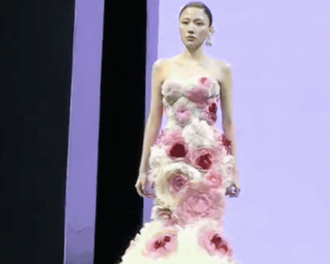 Negav không giấu được cảm xúc khi Uyển Ân lần đầu catwalk